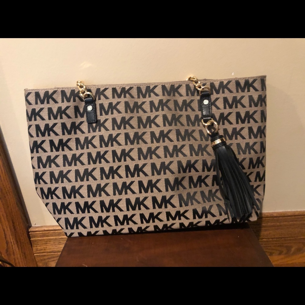 BNWT MICHAEL KORS JET SET TOTE OFFERS WELCOME